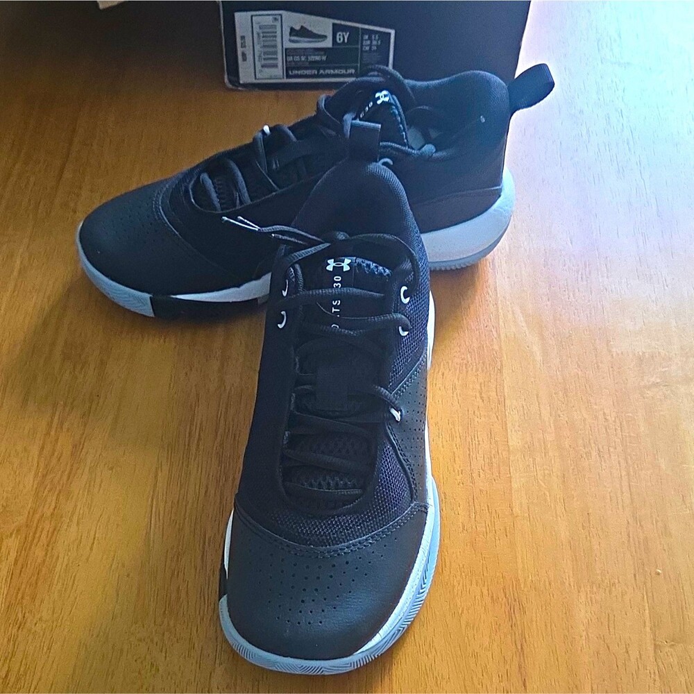 Under Armour UA GS SC 3Zero IV Youth Basketball Shoes Black/White Size 6Y